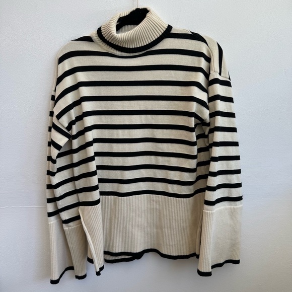 Sweaters - Boxy striped turtleneck sweater
